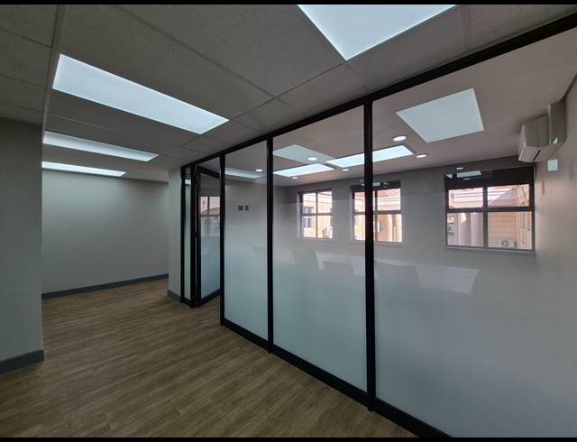 222M² OFFICE TO LET IN DUNKELD WEST